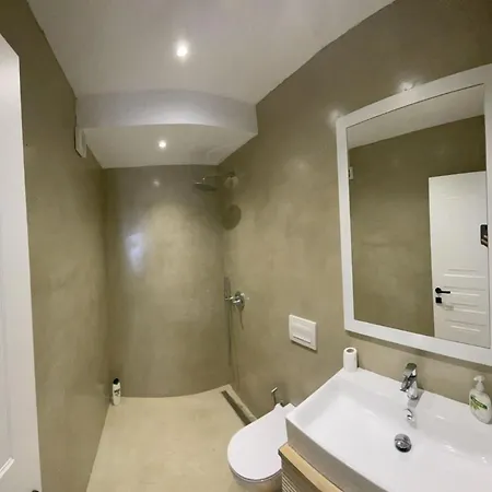 Luna Hotell Dhërmi