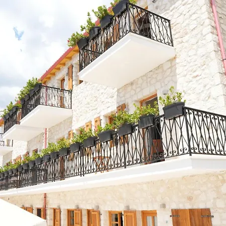Guest House Dhermi 酒店 *