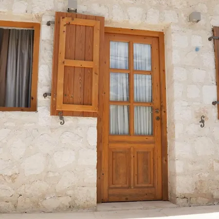 Guest House Dhermi 酒店